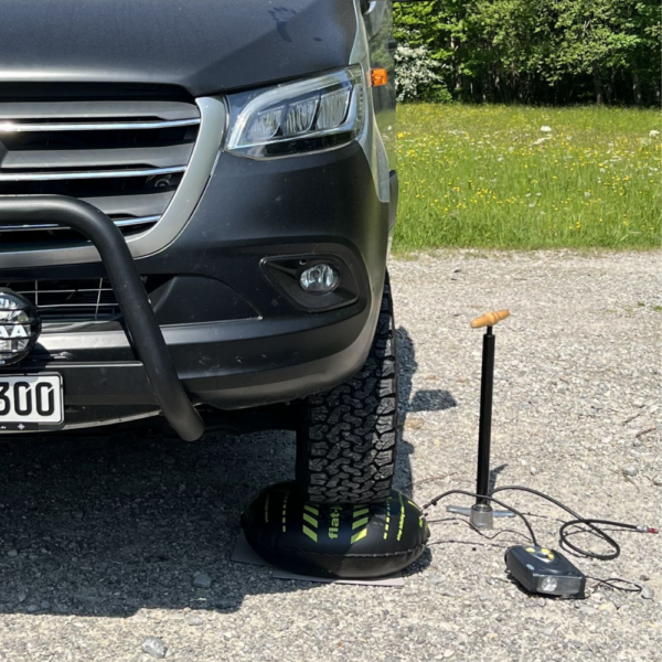 Wohnmobil auf Flat-Jack Camper Ausgleichkissen